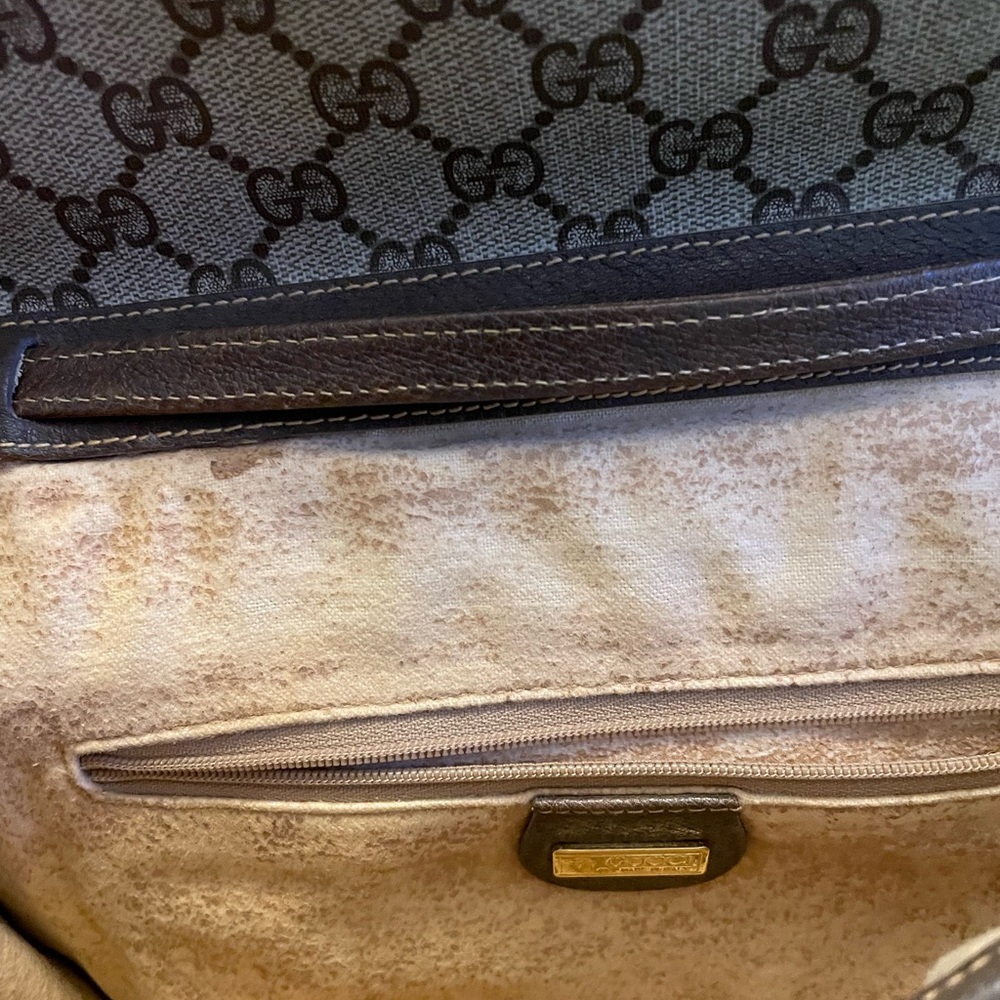 Gucci vintage shoulder bag, strap is removable can use as a clutch. - Picture 5 of 7
